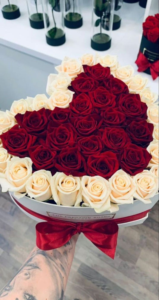 121 MIXED ROSES HEART BOX